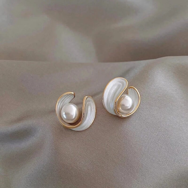 SERAPHINE | TIMELESS GOLD PEARL STUD EARRINGS
